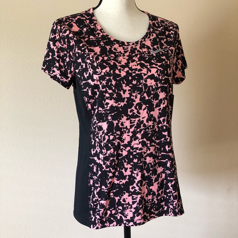 Nike Dri Fit Running short sleeve Size M